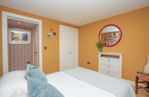Haymarket Apartment | Luxury Wood panelled West End GF Flat