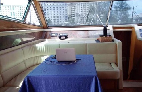 Ha Long Boat Rental | Luxury Yacht For Entertainment/Living