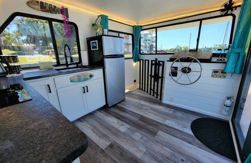 Panama City Boat Rental | Luxury Yacht! Incredible Views! Close to Downtown!