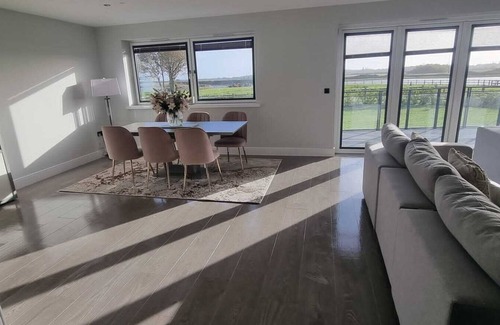 Hayling Island Villa | Luxury Yachthaven Living - Modern 5 Bedroom Home Sea Views
