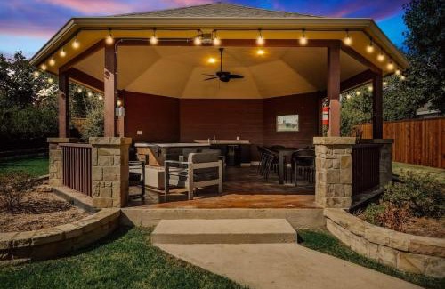 South Arlington House | Luxury4000sqft Hot Tub Games Cinema FTWorth ATTST