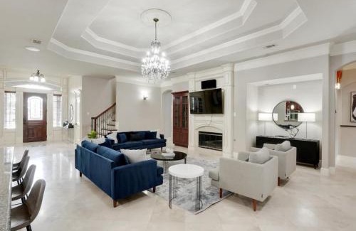 South Arlington House | Luxury4000sqft Hot Tub Games Cinema FTWorth ATTST