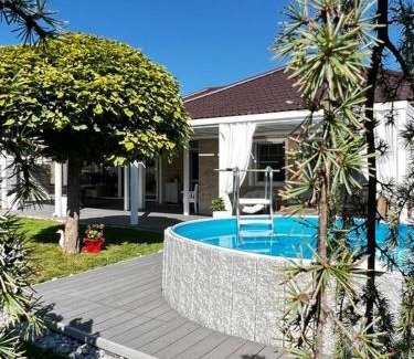 Ebersbach an der Fils Apartment | Luxus Villa 5 Schlafzimmern Sauna privater Pool Großer Garten