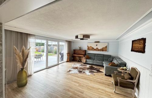 Ebersbach an der Fils Apartment | Luxus Villa 5 Schlafzimmern Sauna privater Pool Großer Garten