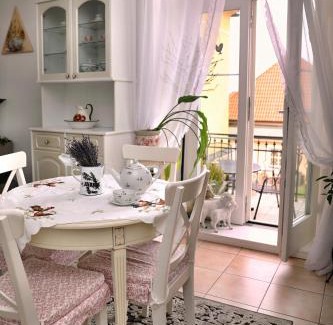 Caslav Apartment | Luxusní apartmán s empírovými freskami v centru Čáslavi