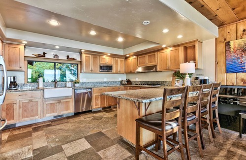 Lincoln Park House | LX6 Lakefront Luxury Estate Cave Rock