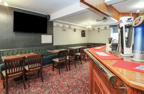 Seaham Cottage | LYNDASFARNE ROOM, pet friendly in Murton, County Durham
