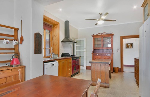 Lyndoch House | Lyndoch Grand Barossa Group Accommodation entire house Lyndoch village sleeps 14