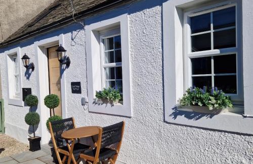 West Linton House | Lyne Cottage, The Retreat