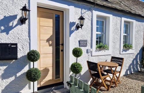West Linton House | Lyne Cottage, The Retreat