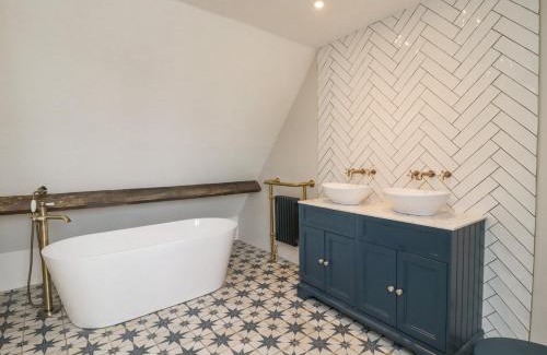 Enstone House | Lynton Cottage