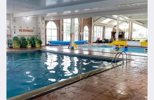Rhyl Ski Chalet | Lyons Robinhood - 3 bedrooms