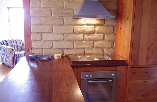 Mount Toolebewong Cottage | Lyrebird Cottages, Silver Wattle cottage, Relax in nature in the Yarra Valley.