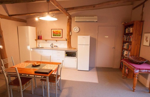 Ellalong Cabin | Lyrebird Studio Secluded Retreat in the Watagans. 20 min drive to Cessnock