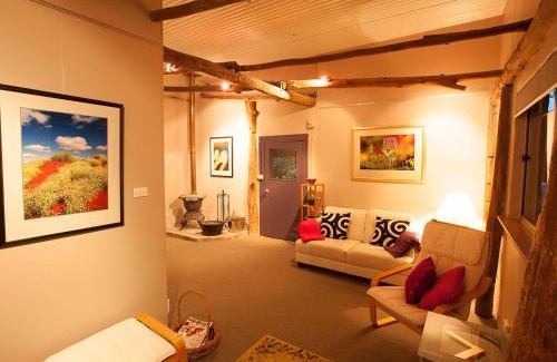 Ellalong House | Lyrebird Studio Secluded Retreat in the Watagans. 20 min drive to Cessnock