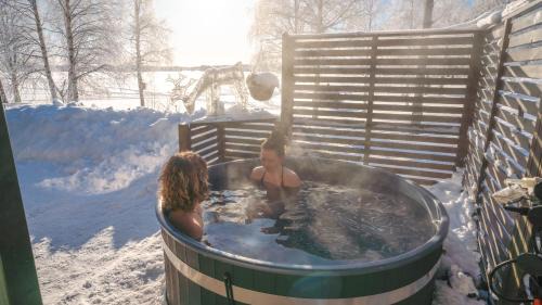 Rovaniemi Ski Chalet | Lysti Cottage by the lake and magical countryside