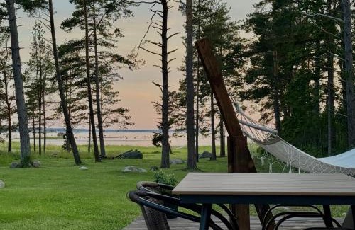 Korgessaare Apartment | Männikumereääre with sea view and private beach