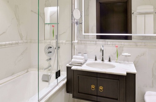 Muharraq Hotel | Mövenpick Hotel Bahrain