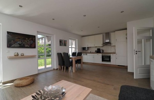 Greetsiel Apartment | Mühlenblick 02 - Moderne Ferienwohnung mit Blick auf die Zwillngsmühlen