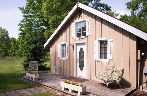 Suttons Bay Hotel | M-22 Inn Suttons Bay