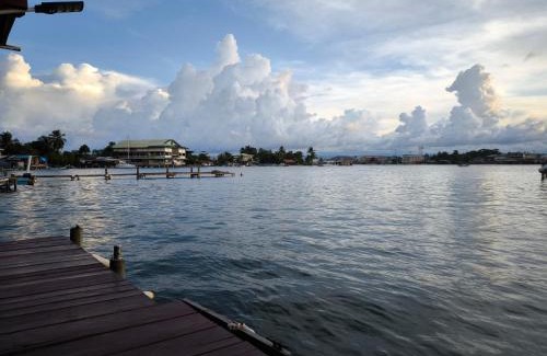 Carenero Island House | M'elodie's Guest house