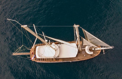 Zaton Boat Rental | M/Y VIVERE
