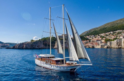 Zaton Boat Rental | M/Y VIVERE