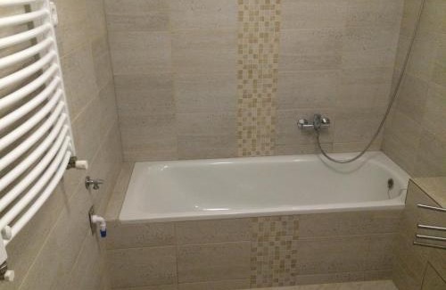 Szigetszentmiklos Hotel | M0 Lakihegy Horgony u 10