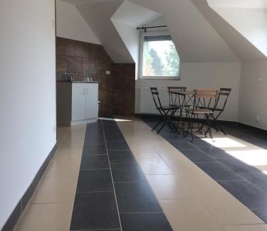 Szigetszentmiklos Hotel | M0 Lakihegy Horgony u 10