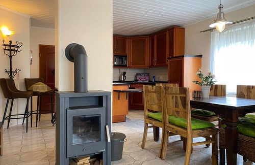 Neubukow Apartment | M9 Apartment with balcony on the edge of the forest in Ostseeland - 4-room apartment, wood-burning stove,