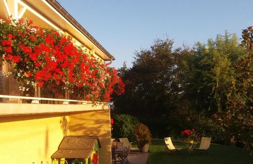 Janneyrias Apartment | Ma maison fleurie proche AEROPORT LYON ST EXUPERY, LDLC ARENA, Groupama Stadium,Eurexpo
