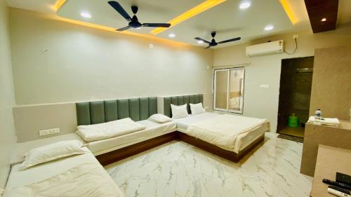 Khandwa Hotel | Maa Narmada Hotel & Family Restaurant