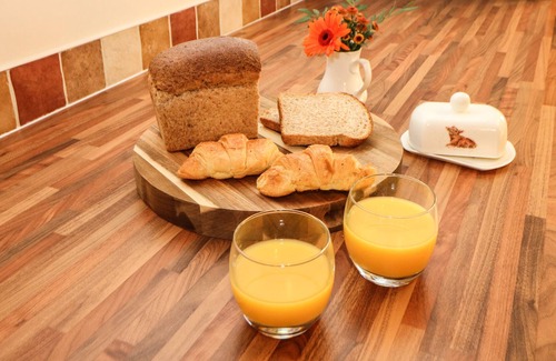 Longnor Cottage | MABEL’S COTTAGE, family friendly, with a garden in Longnor