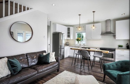 Regional District of Nanaimo House | Machleary Hideaway - Downtown old city Nanaimo