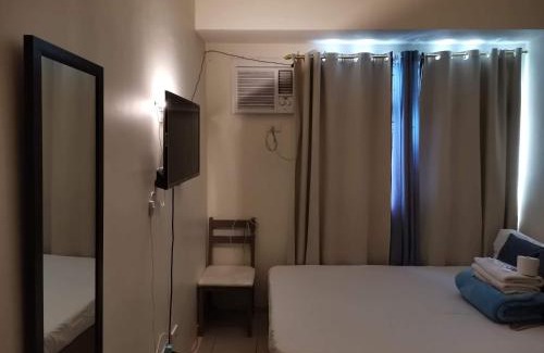 Highway Hills Hotel | Mack's Awesome Place 24 with Netflix and FastUnliwifi