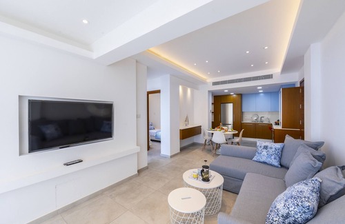 Larnaca Apartment | Mackenzie Castella Beachfront Suite