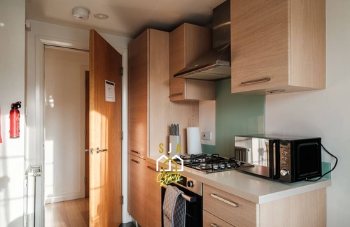 Westhill Apartment | Mackie Residence - 3 Bed Apartment with Parking