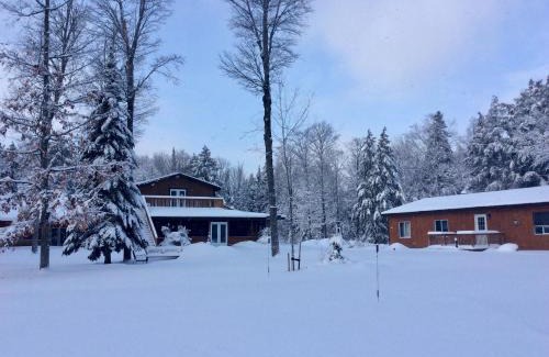 Madawaska House | Madawaska Lodge-Cottage
