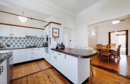 Central Mudgee Cottage | Madeira Cottage Country Comfort with Pool and Spa