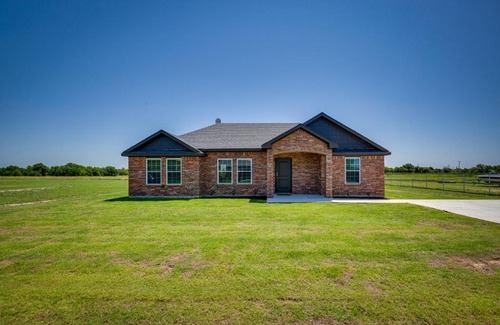 Madill House | Madill Vacation Rental with Grill Near Lake Texoma!