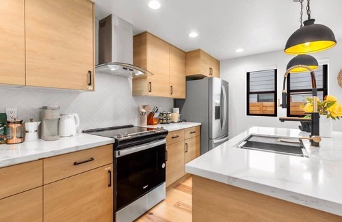 Mann House | Madison Valley New Built 2B-2,5B Luxe Retreat