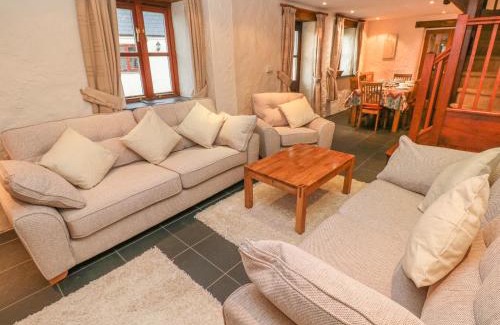 St Brides House | Maerdy Cwtch