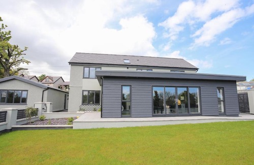 Llanbedrgoch House | Maes Llwyd