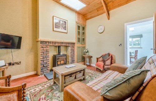 Cross Inn House | Maesyrhaf