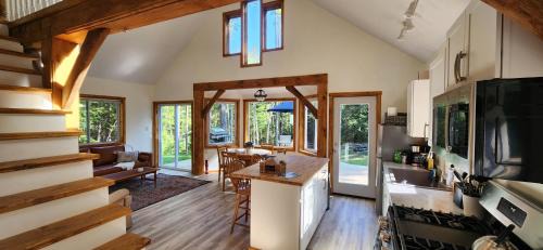 Newfane House | Magical Retreat Cottage, Autum Colors and Waterfalls - Extreme Peace