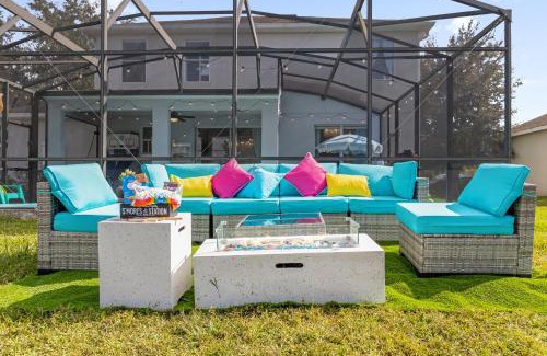 Trafalgar Village House | MagicalEverAfter Sleep17 HTD Pool Game Rm LakeView