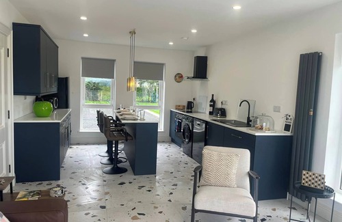 Limavady Cottage | Magilligan - Cottage - Sleeps 6 - Parking - Garden