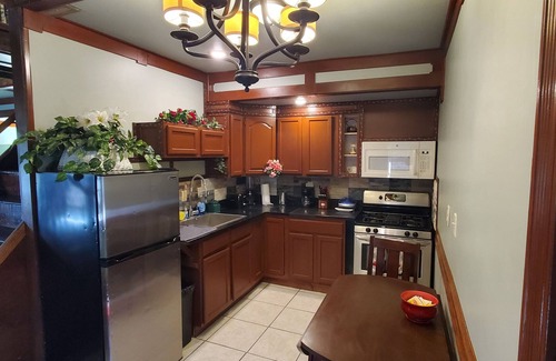 Near Eastside House | Magnificent 2 Bedroom, Loft Close to Downtown Duplex
