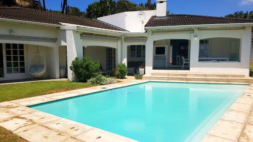 Zinkwazi Beach House | Magnificent beach house with stunning ocean views!