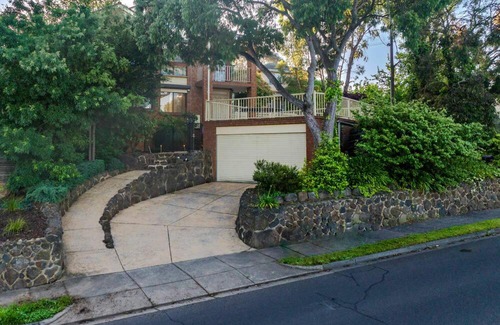 Eltham Villa | Magnificent Eltham House with stunning view